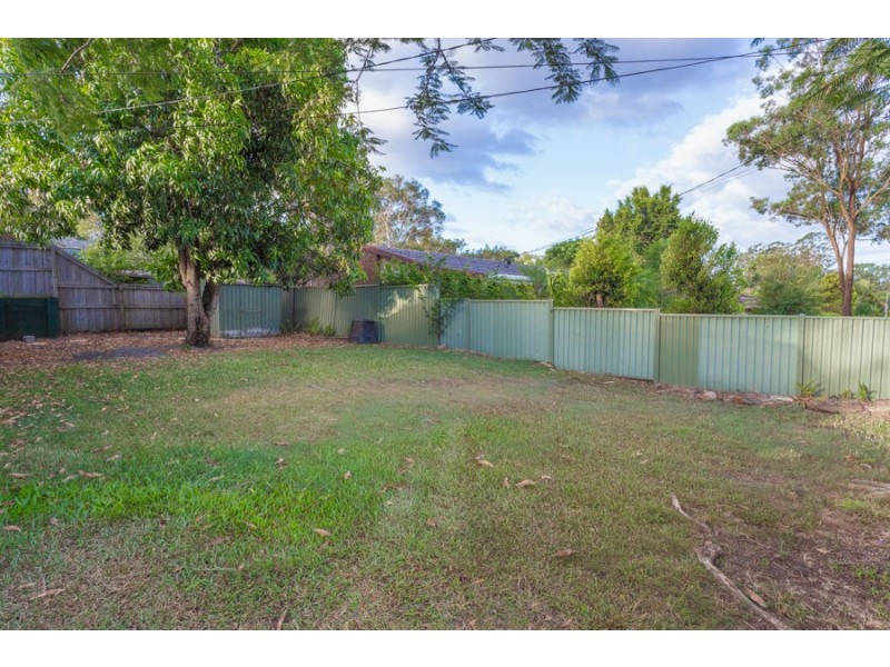 52 Avonmore Street, Edens Landing QLD 4207