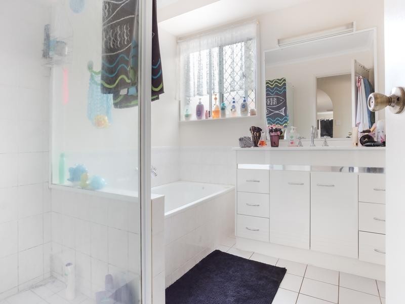 3 Hanby Court, Edens Landing QLD 4207