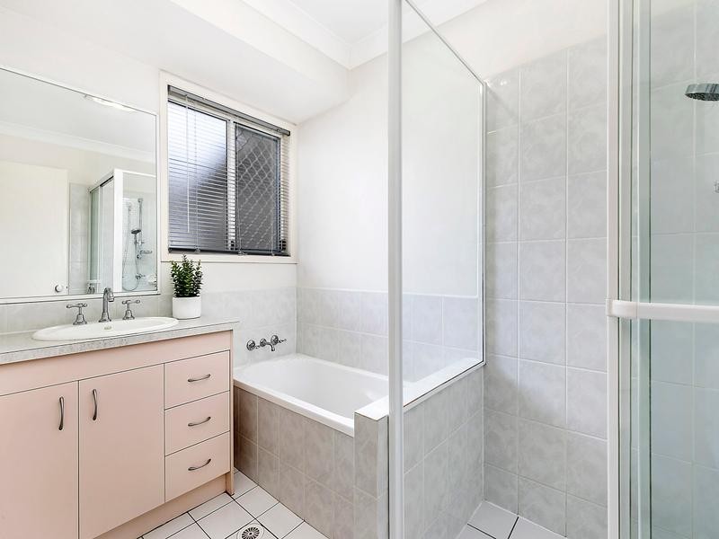 10 Seria Street, Tanah Merah QLD 4128