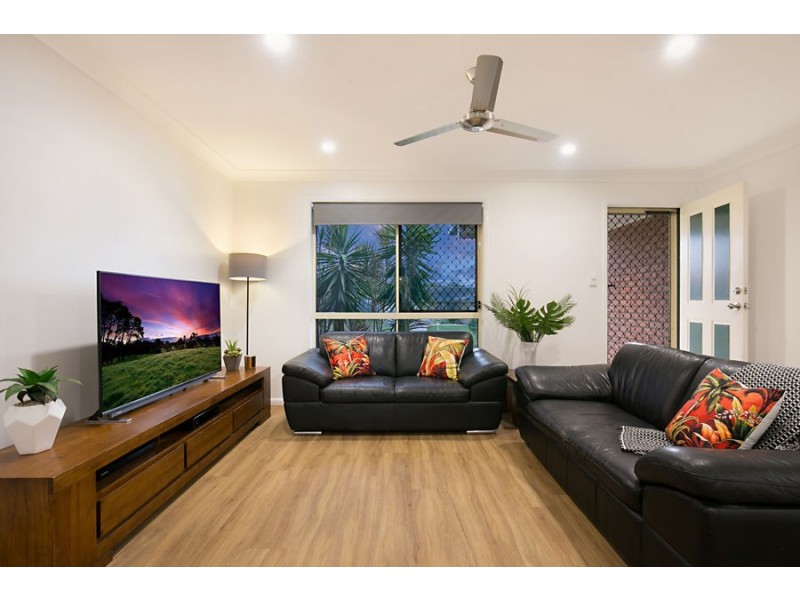 8 Waterline Crescent, Waterford QLD 4133