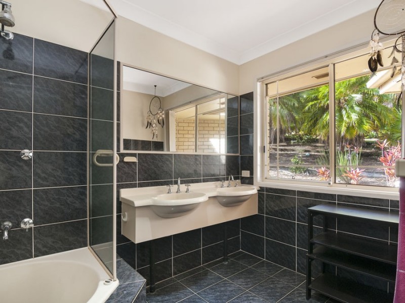 74 Pohon Drive, Tanah Merah QLD 4128