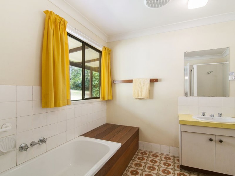 33 Plumbs Road, Tanah Merah QLD 4128