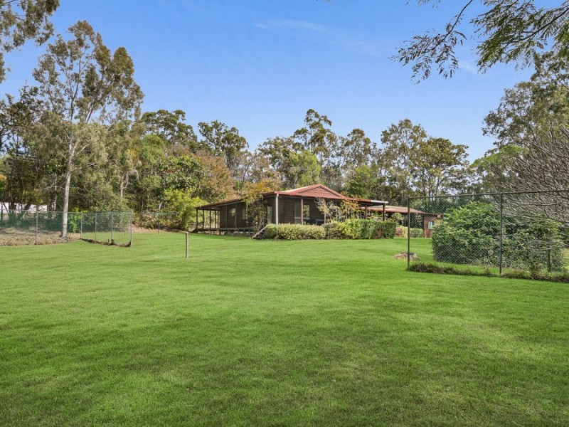 33 Plumbs Road, Tanah Merah QLD 4128