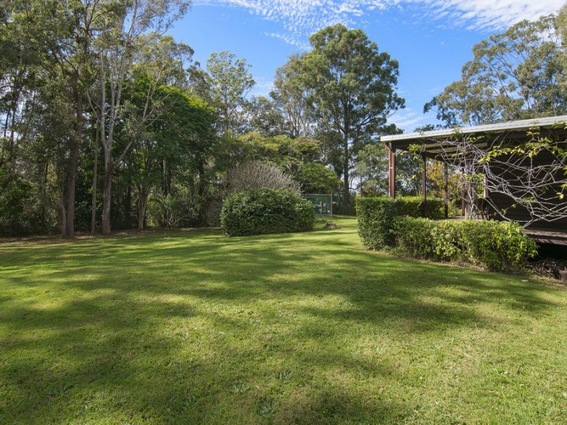 33 Plumbs Road, Tanah Merah QLD 4128