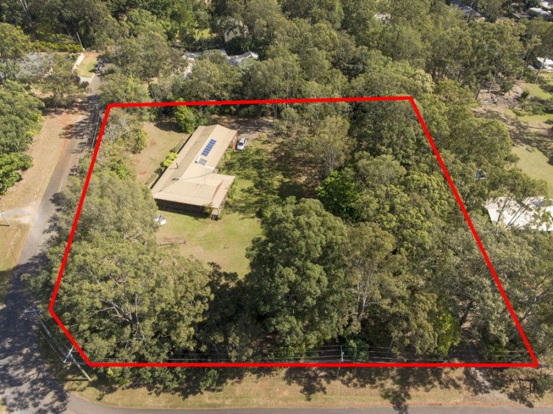 33 Plumbs Road, Tanah Merah QLD 4128