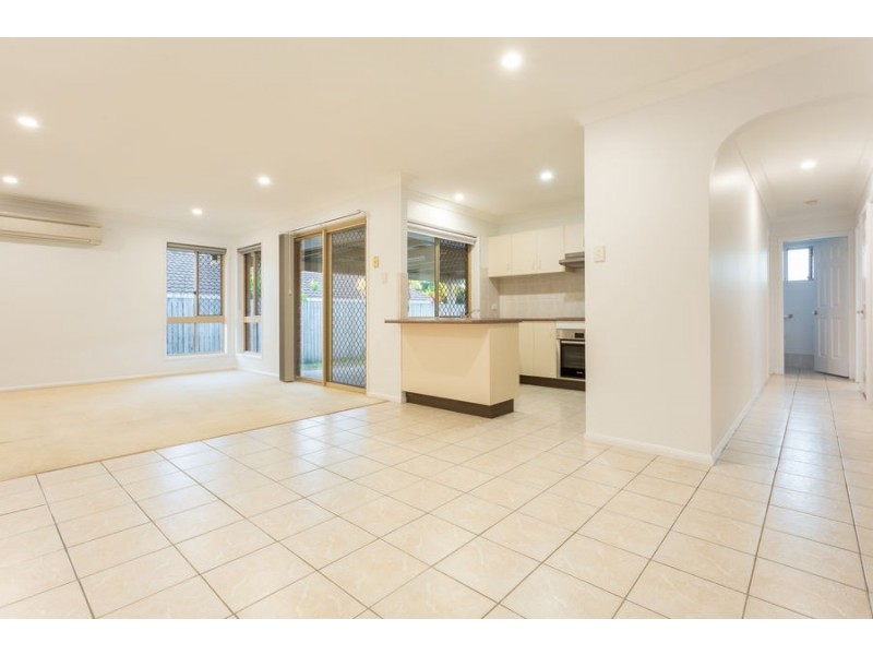 12 Fromelles Court, Regents Park QLD 4118
