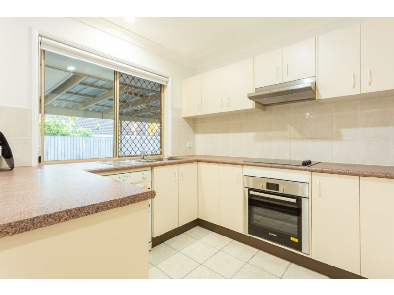 12 Fromelles Court, Regents Park QLD 4118