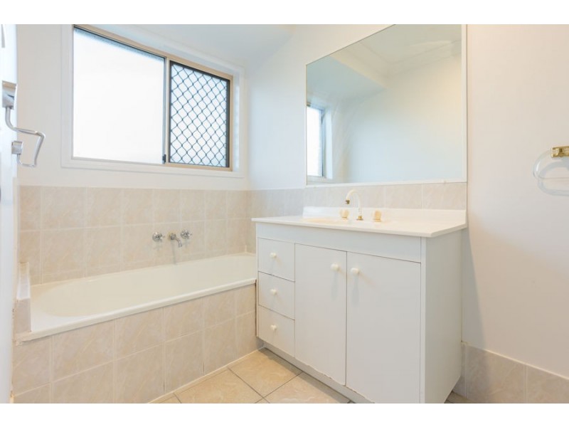 12 Fromelles Court, Regents Park QLD 4118