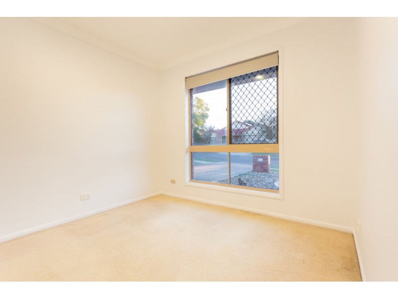 12 Fromelles Court, Regents Park QLD 4118