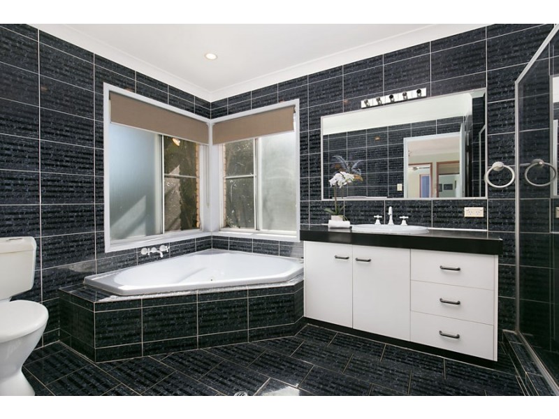 18 Paraburdoo Crescent, Shailer Park QLD 4128