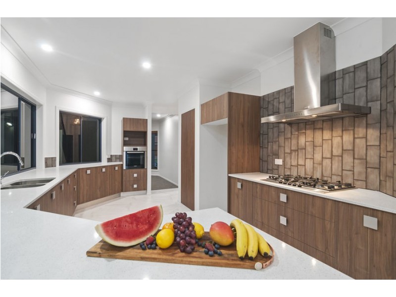 21 Riverside Terrace, Windaroo QLD 4207