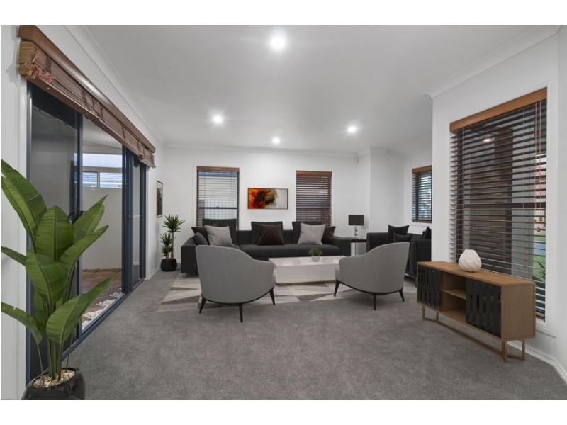 21 Riverside Terrace, Windaroo QLD 4207