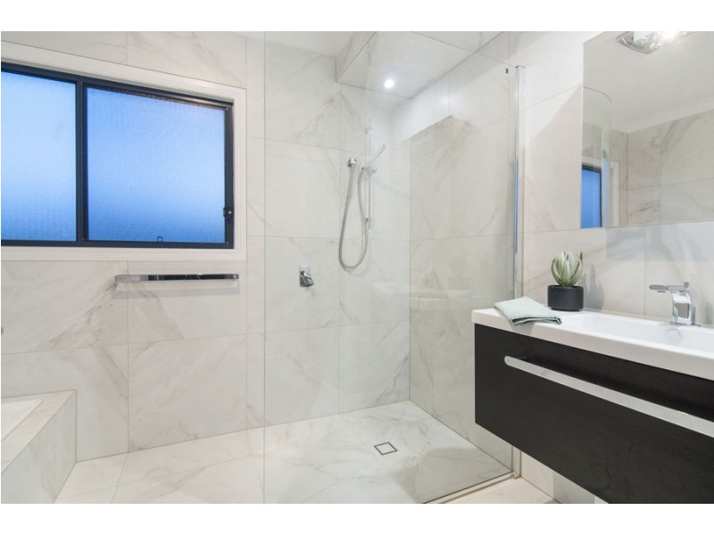 21 Riverside Terrace, Windaroo QLD 4207