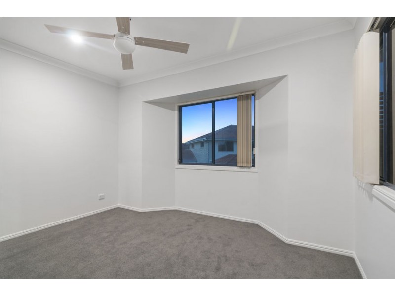 21 Riverside Terrace, Windaroo QLD 4207