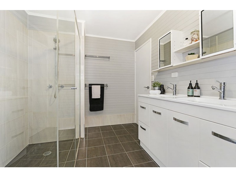 6 Adelong Road, Shailer Park QLD 4128