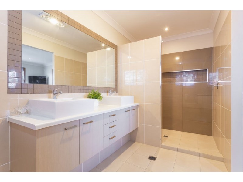 22a Long Island Drive, Windaroo QLD 4207