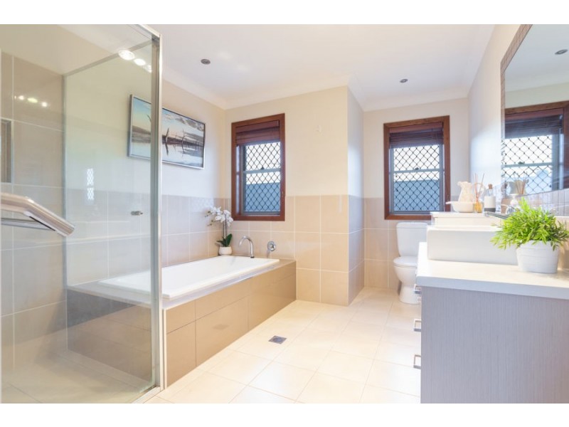 22a Long Island Drive, Windaroo QLD 4207