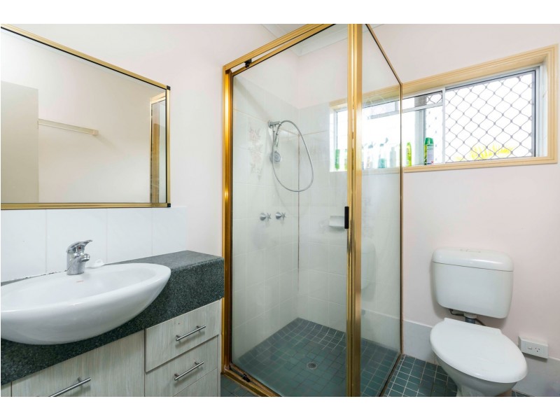 27 Carnation Drive, Mooroobool QLD 4870