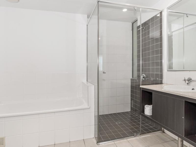 2 Aplin Street, Cairns City QLD 4870