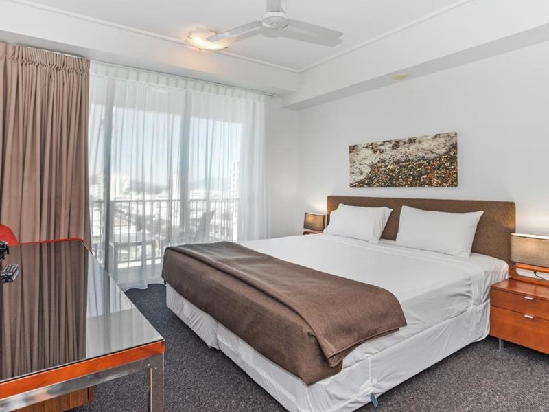 2 Aplin Street, Cairns City QLD 4870
