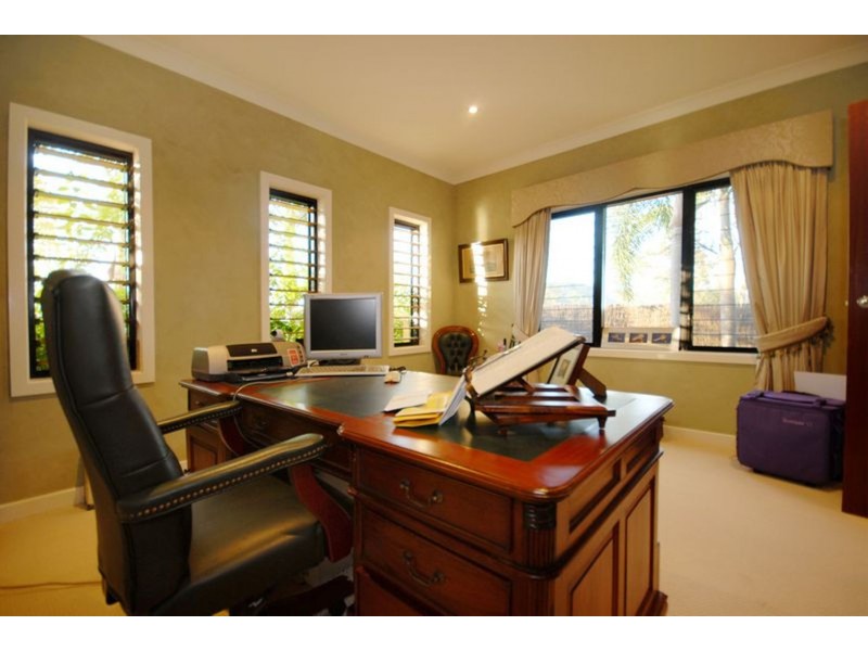 8 The Peak Road, Brinsmead QLD 4870