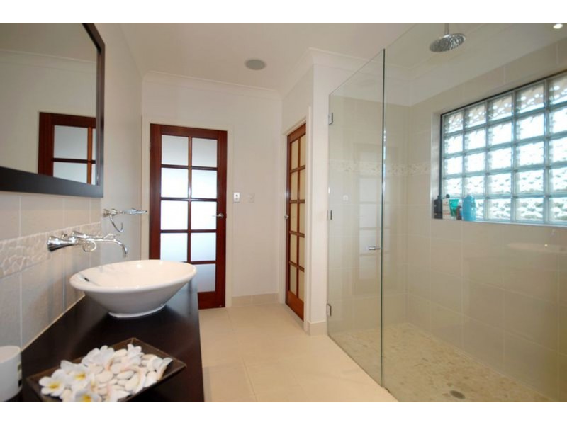 8 The Peak Road, Brinsmead QLD 4870