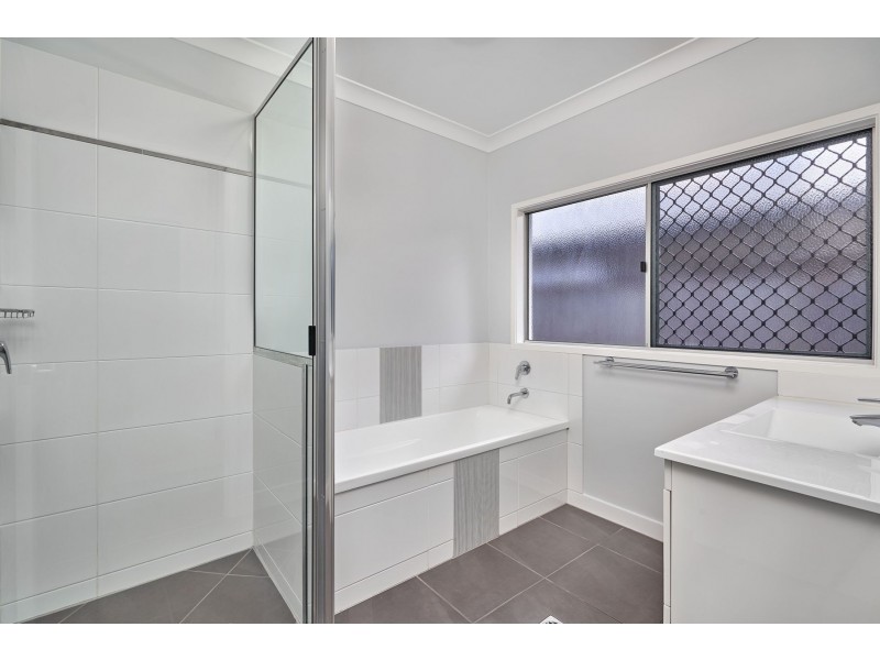 21 Ashwood Circuit, Smithfield QLD 4878