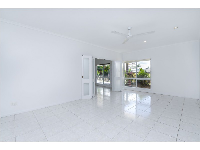 27 Carnation Drive, Mooroobool QLD 4870