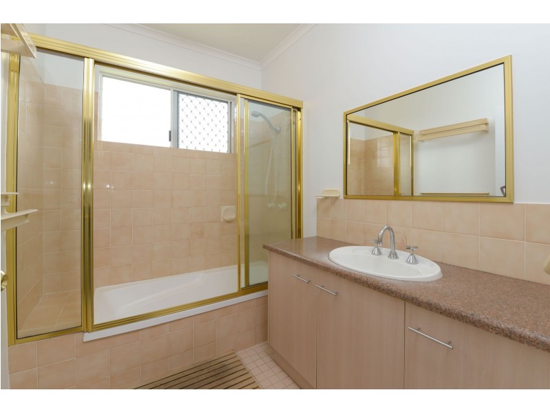 27 Carnation Drive, Mooroobool QLD 4870