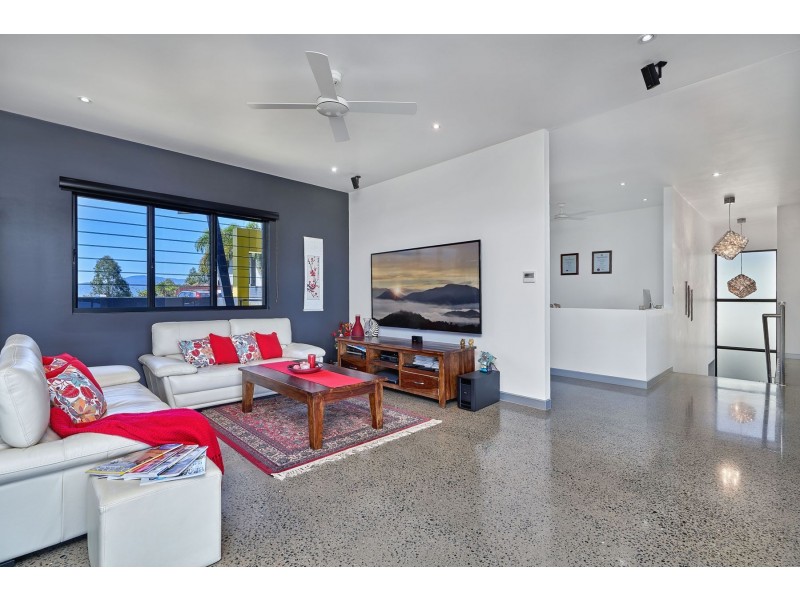 7-9 The Peak Road, Brinsmead QLD 4870