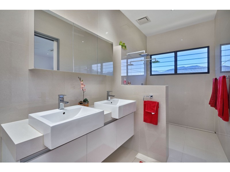 7-9 The Peak Road, Brinsmead QLD 4870