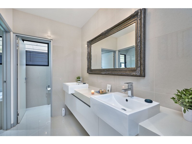 7-9 The Peak Road, Brinsmead QLD 4870