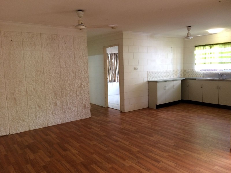 2/104 Mayers Street, Manunda QLD 4870