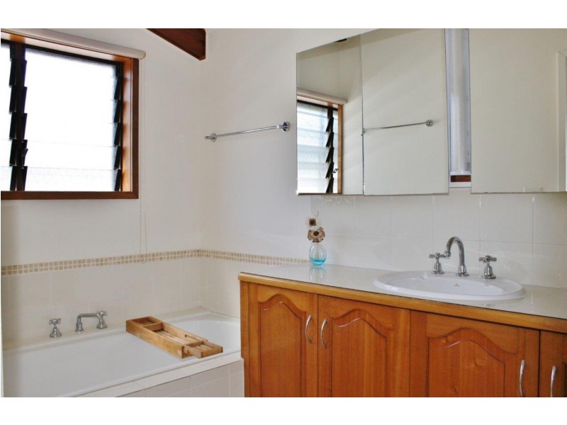5 Upolu Esplanade, Clifton Beach QLD 4879