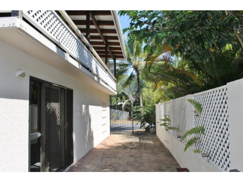 5 Upolu Esplanade, Clifton Beach QLD 4879