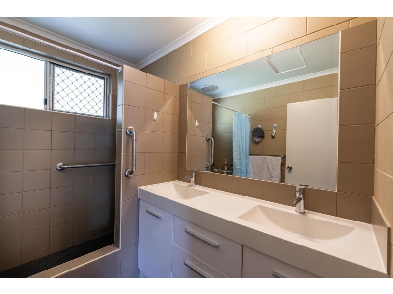7 Tracey Close, Woree QLD 4868