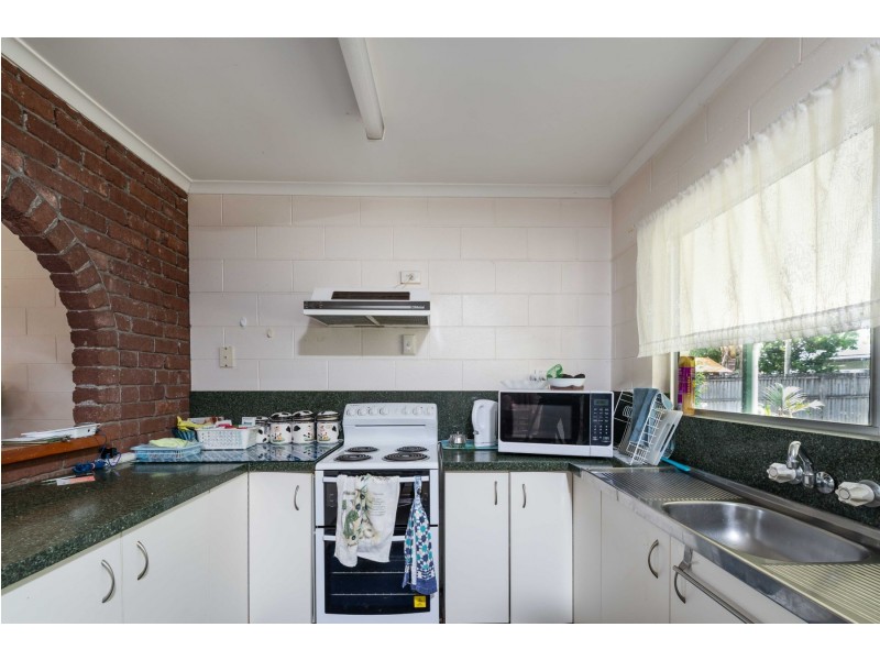 7 Tracey Close, Woree QLD 4868
