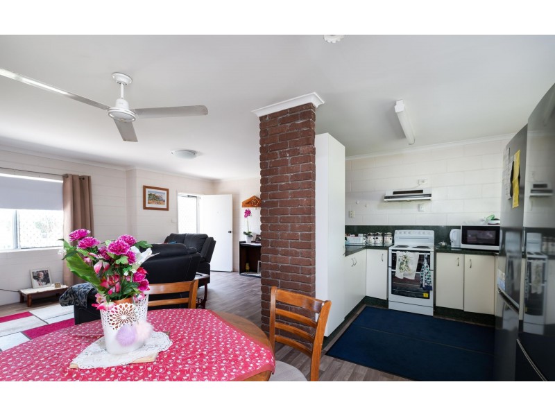 7 Tracey Close, Woree QLD 4868