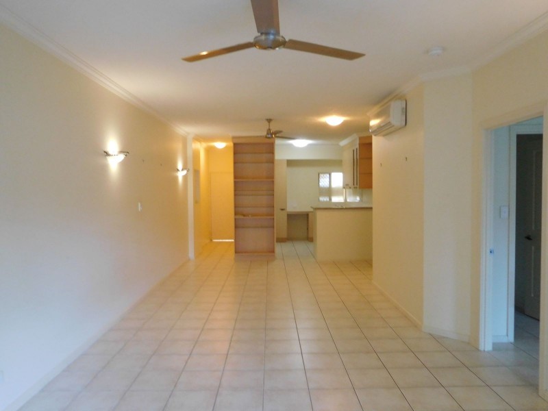 2/304-310 Lake Street, Cairns North QLD 4870