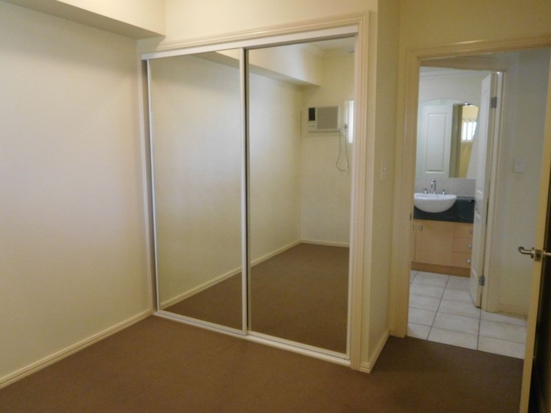 2/304-310 Lake Street, Cairns North QLD 4870