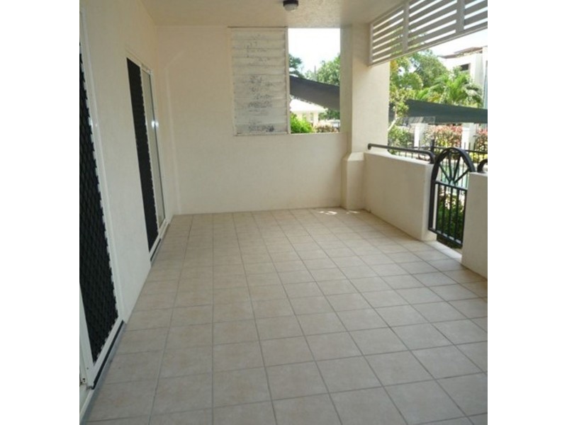 2/304-310 Lake Street, Cairns North QLD 4870