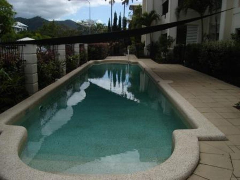 2/304-310 Lake Street, Cairns North QLD 4870