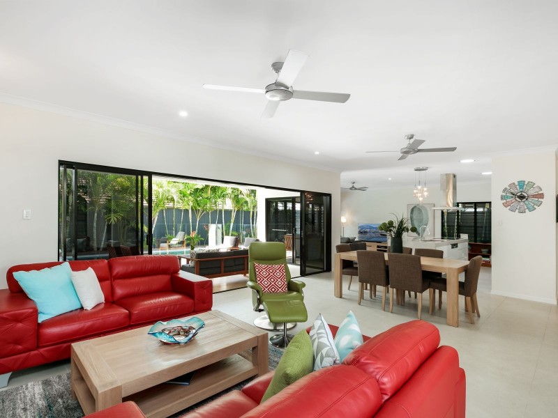 7 Sennfeld Close, Palm Cove QLD 4879