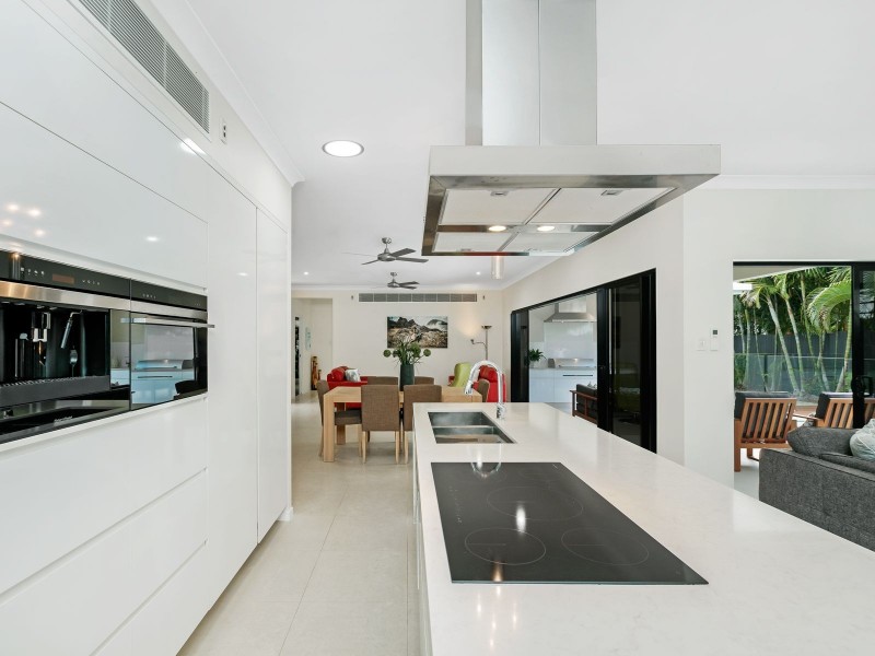 7 Sennfeld Close, Palm Cove QLD 4879