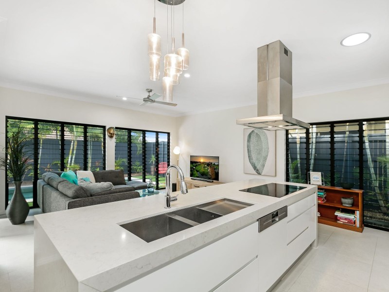 7 Sennfeld Close, Palm Cove QLD 4879