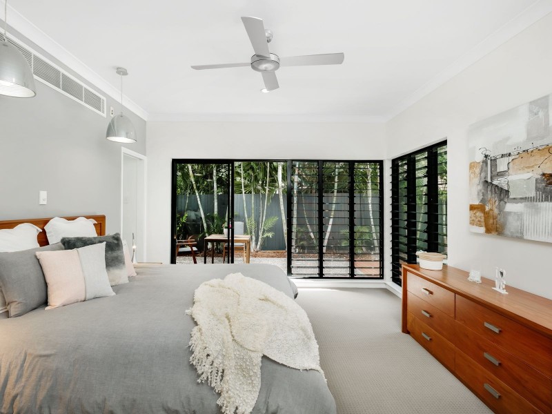 7 Sennfeld Close, Palm Cove QLD 4879