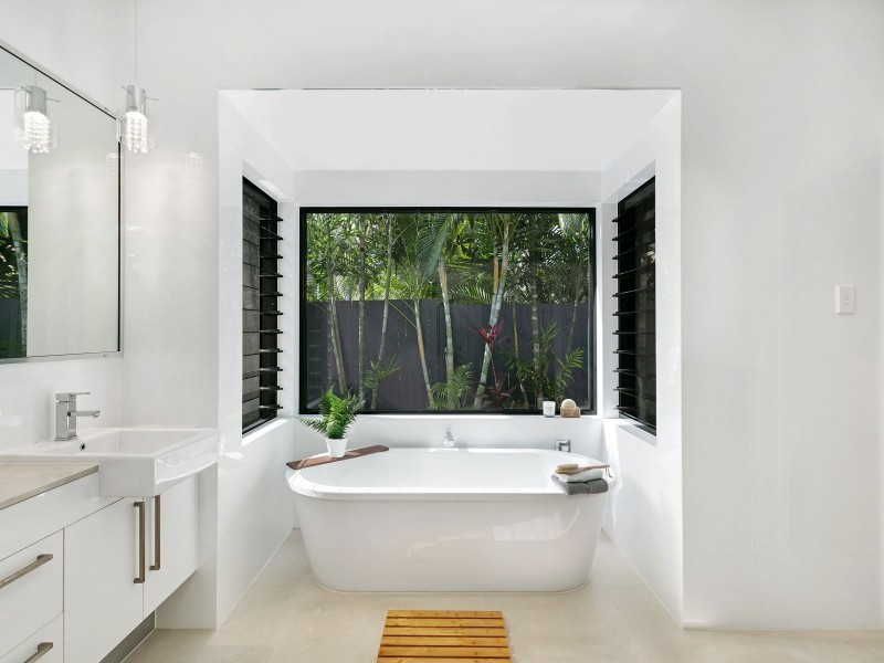 7 Sennfeld Close, Palm Cove QLD 4879