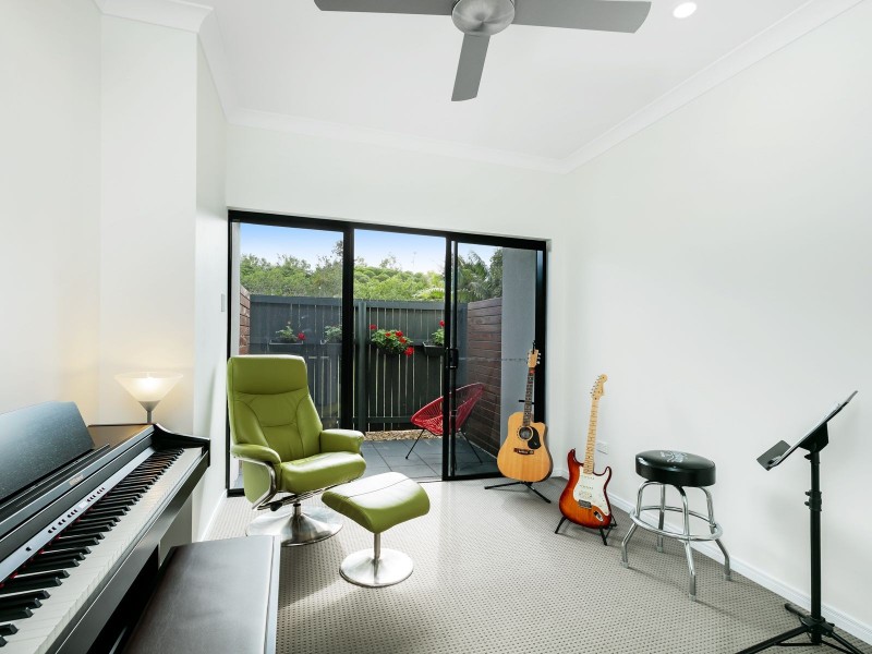 7 Sennfeld Close, Palm Cove QLD 4879