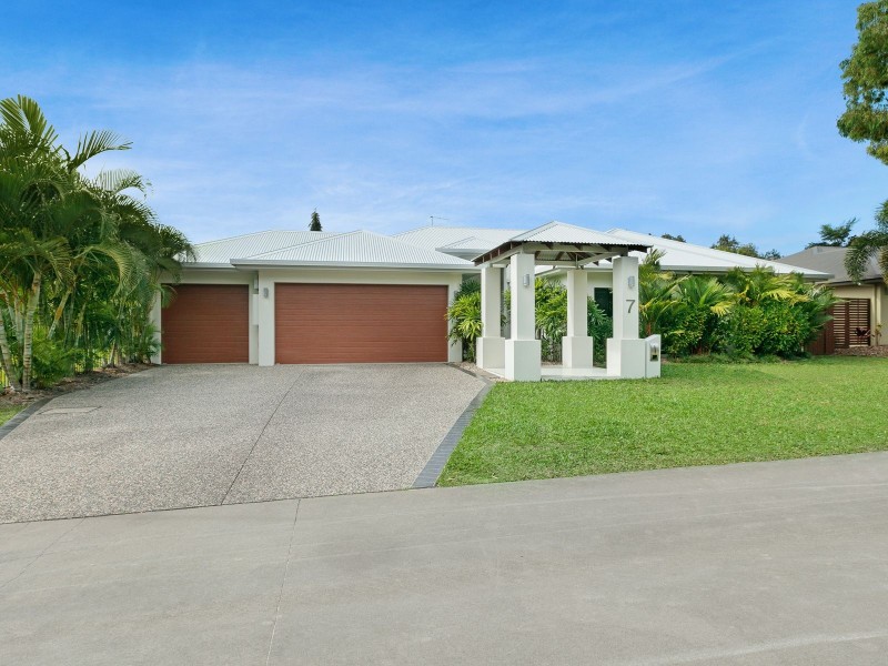 7 Sennfeld Close, Palm Cove QLD 4879