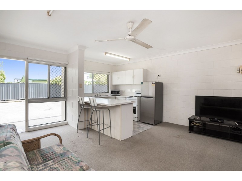 2/239-241 Lyons Street, Westcourt QLD 4870